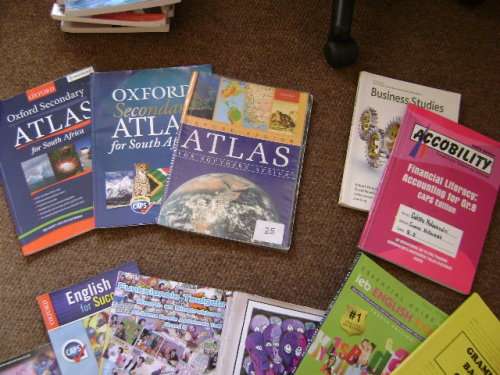 Schoolbooks differents subjects 23x in total. Bid per book.