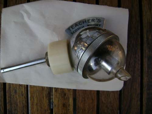 Vintage spirit pourer: Teacher's Scotch Whisky  Dalex England  (material: metal / plastic)