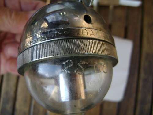 Vintage spirit pourer: Teacher's Scotch Whisky  Dalex England  (material: metal / plastic)