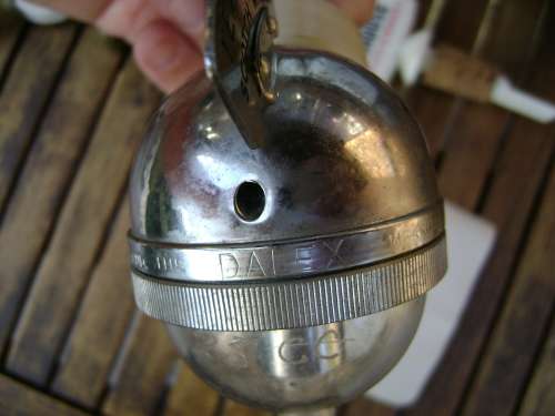 Vintage spirit pourer: Teacher's Scotch Whisky  Dalex England  (material: metal / plastic)