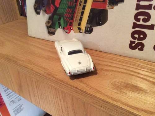 DIINKY TOYS MERCEDES 190 no 24H MADE IN FRANCE