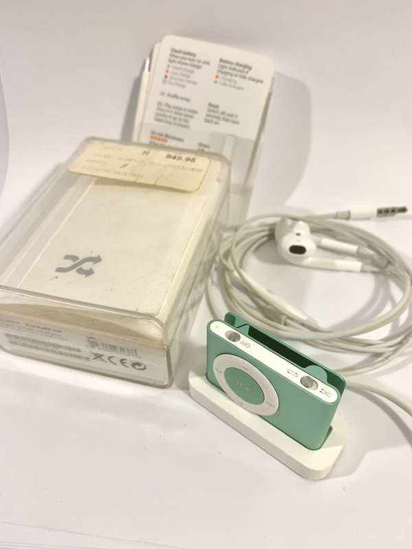 Apple iPod Shuffle Bundle -  2nd Generation (Factory Reset)