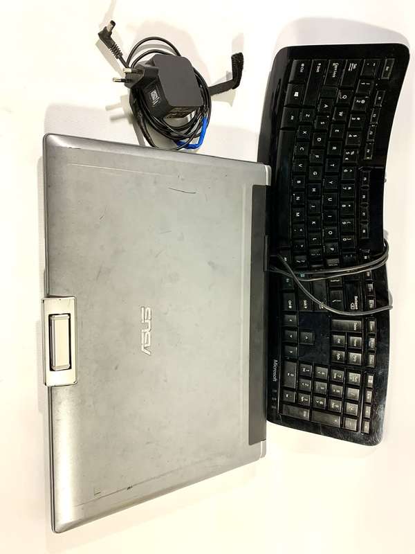 ASUS F5RL Laptop