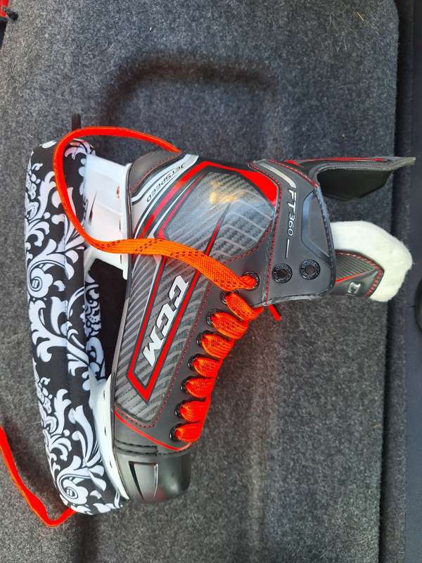 CCM FT360 Ice Skates