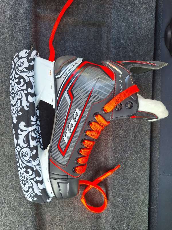 CCM FT360 Ice Skates