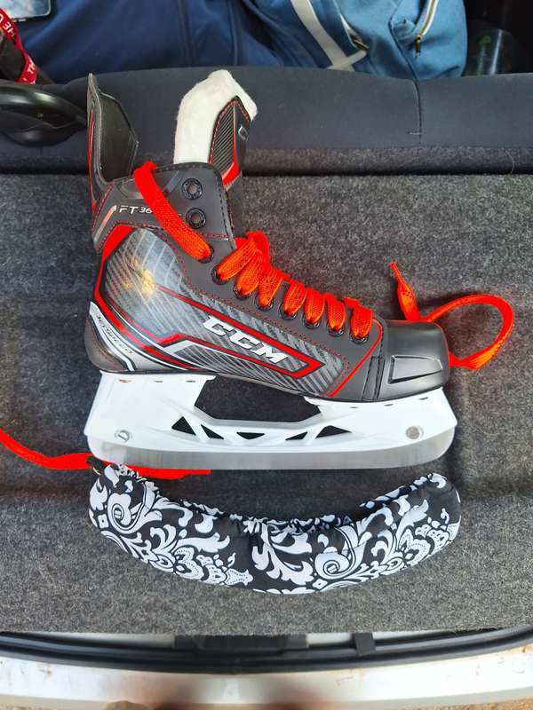 CCM FT360 Ice Skates