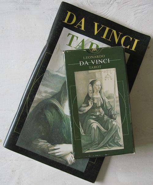 Da Vinci Tarot (Includes book & Deck)