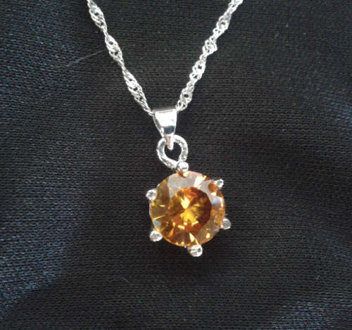 Glowing 4.08ct Natural Golden Sapphire (Est. R30400) Pendant & FREE 925 Silver Chain