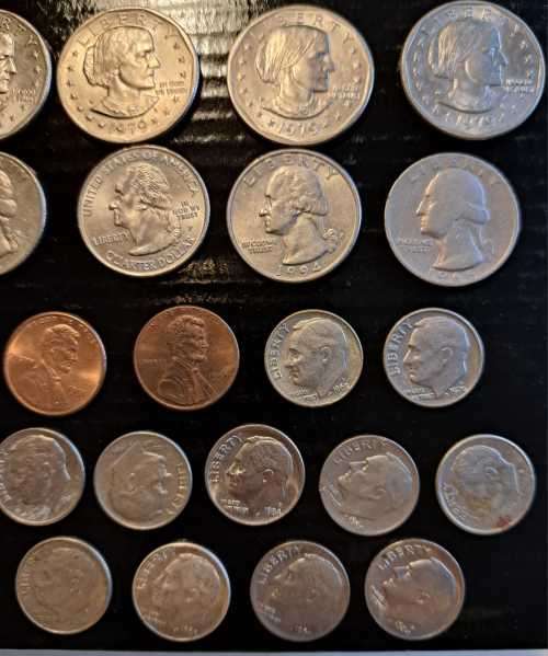 Mixed lot of 34 USA Coins Old and New dates