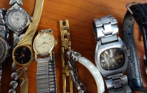 13 Women's watches. Some work some dont . Needs batteries