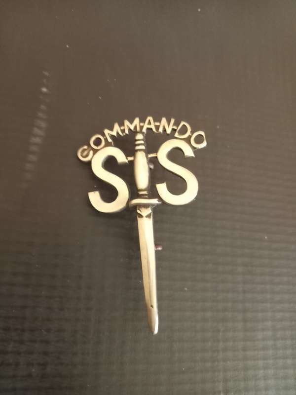 Nr 2 Commando  cap badge. See description