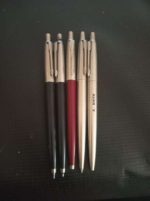 4 Parker Ballpoint pens and 1 Parker Clutch Pencil