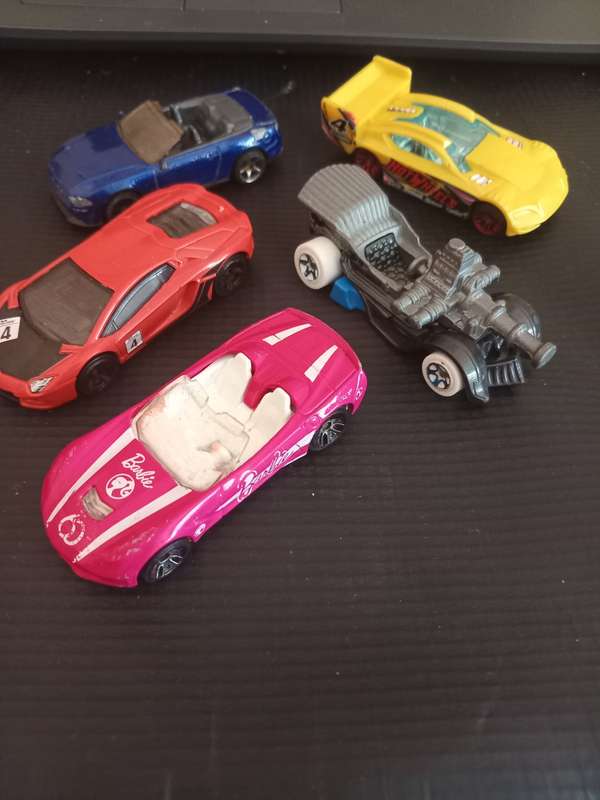 5 Hotwheels Die cast Cars