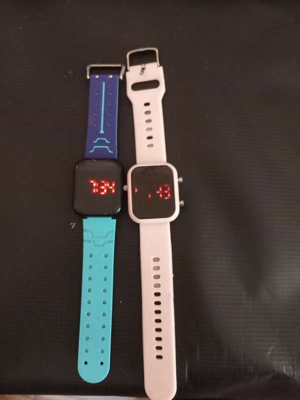 Women and  Men`s Wrist watch. 100% working (20)