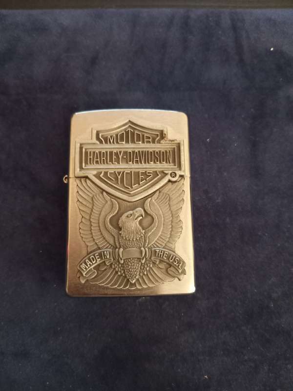 Harley Davidson Zippo Lighter. needs gas