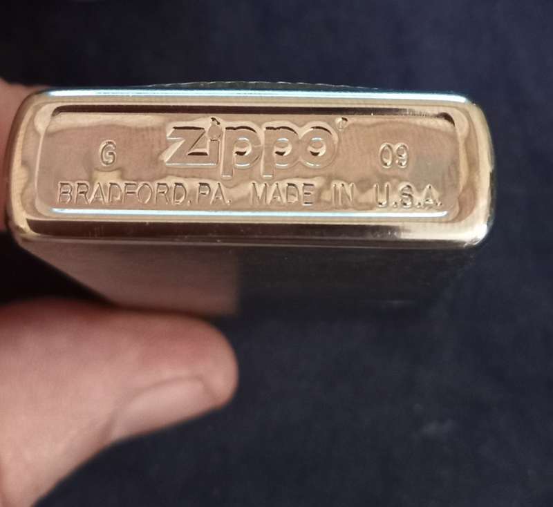 Harley Davidson Zippo Lighter. needs gas