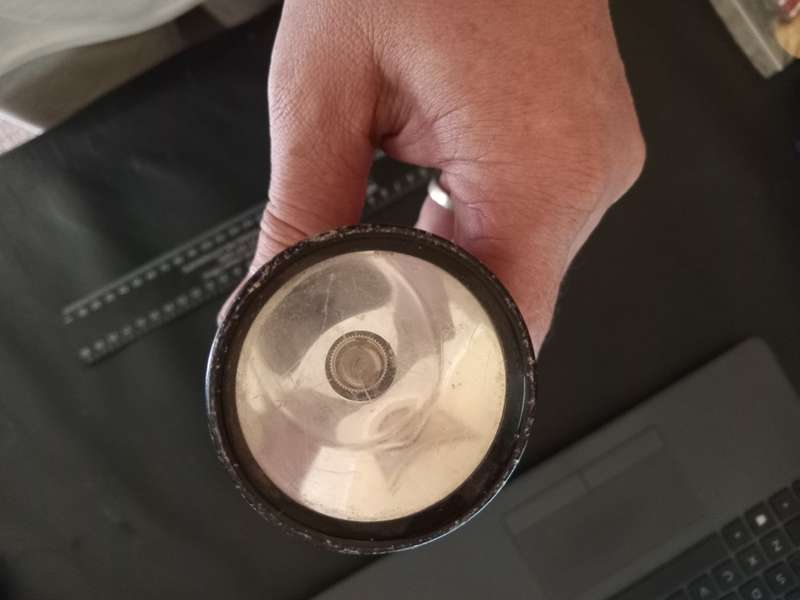 Mag-Lite. No Batteries, but works 100%