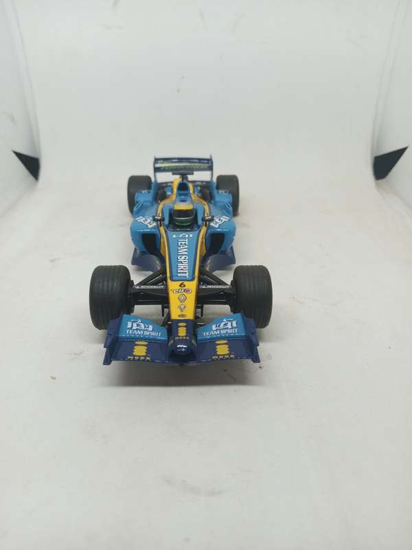 Hornby Renault R24 Scalextric. Tires Good