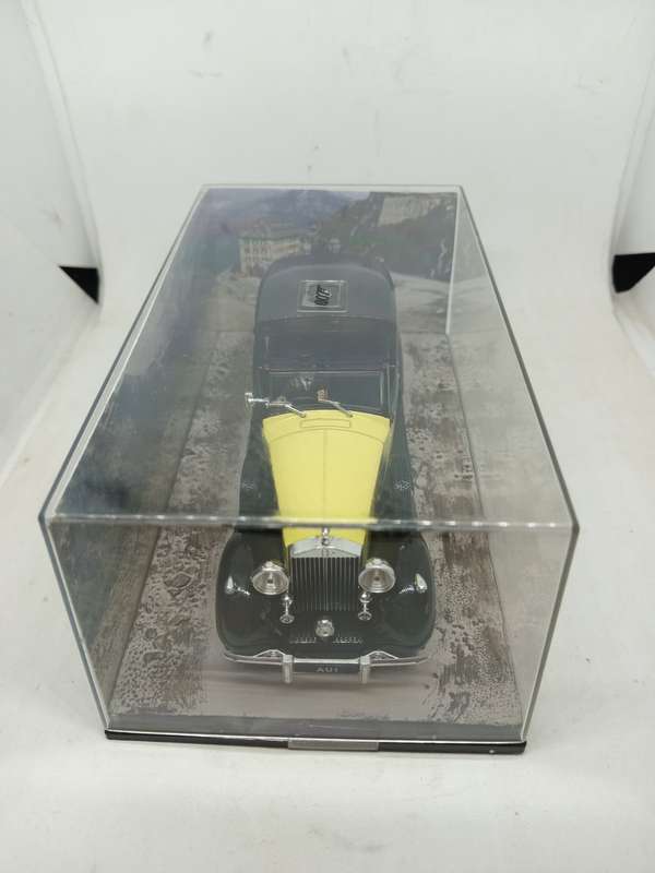 Rolls-Royce Phantom iii - Gold Finger 007 Edition Sealed with book
