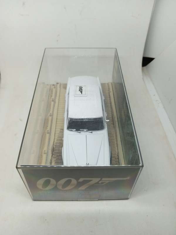 Rolls-Royce Silver Shadow ii  - The world is not enough 007 Edition. Sealed with book