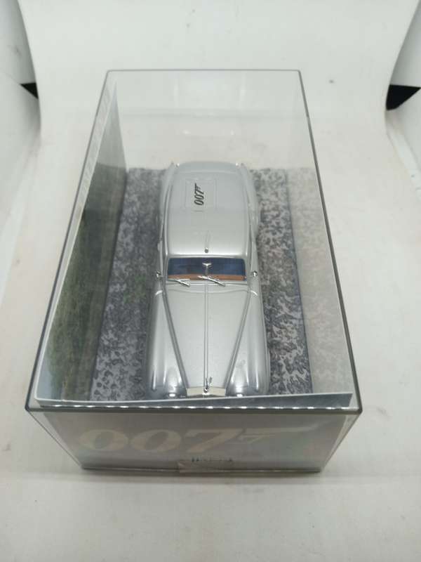 Rolls Royce Silver Cloud II - A View to a Kill 007 Edition Sealed with book