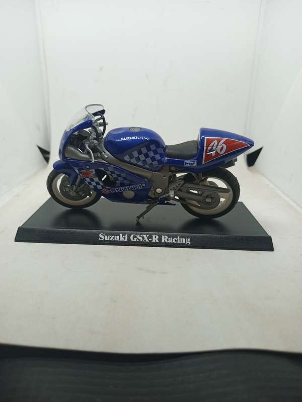 Maisto Suzuki GSX- R Racing Die cast Motorbike