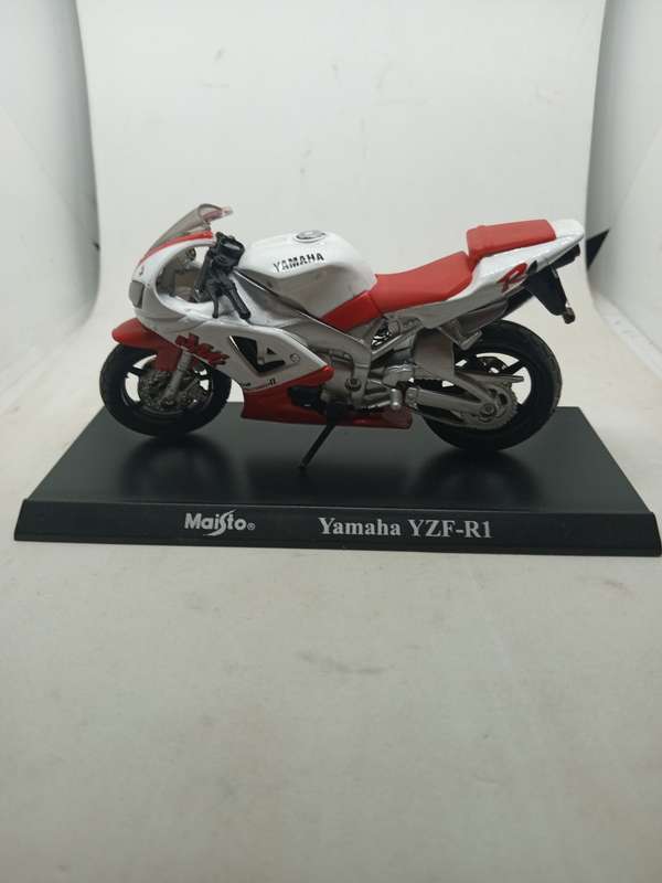 Maisto Yamaha YZF-R1 Die cast Motorbike