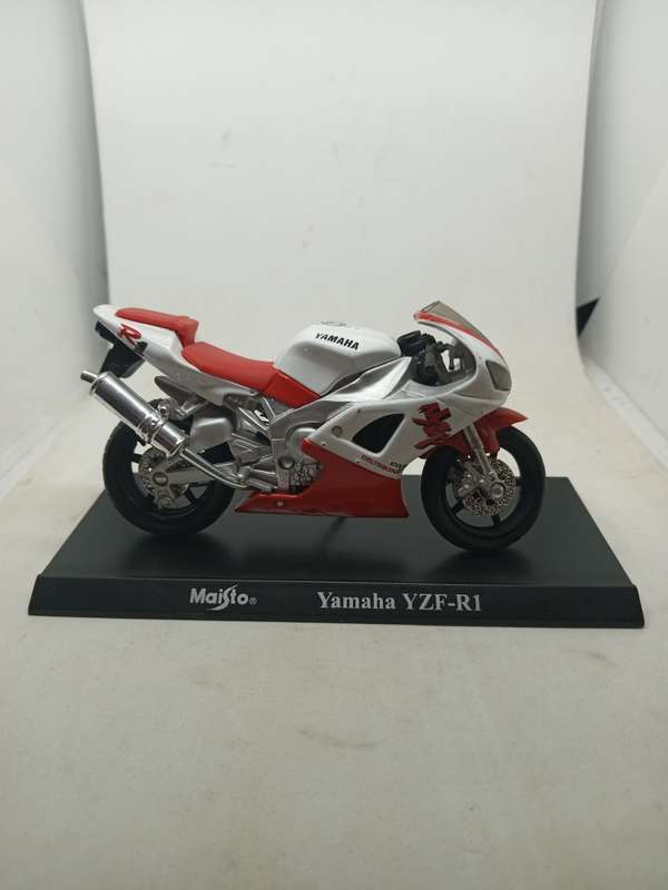 Maisto Yamaha YZF-R1 Die cast Motorbike