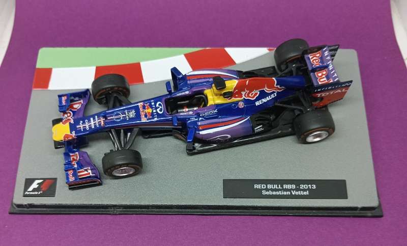 Red Bull RB9 die-cast model car - 2013 -  Sebastian Vettel - scale 1/43