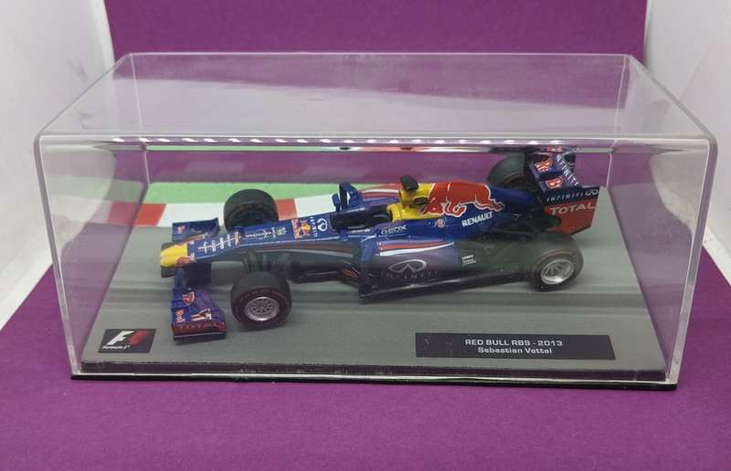 Red Bull RB9 die-cast model car - 2013 -  Sebastian Vettel - scale 1/43