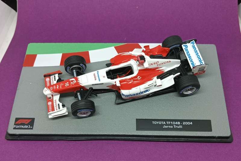 Toyota TF104B die-cast model car - 2004 - Jano Trulli - scale 1/43