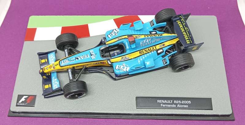 Renault R25 die-cast model car - 2005 - Fernando Alonso - scale 1/43