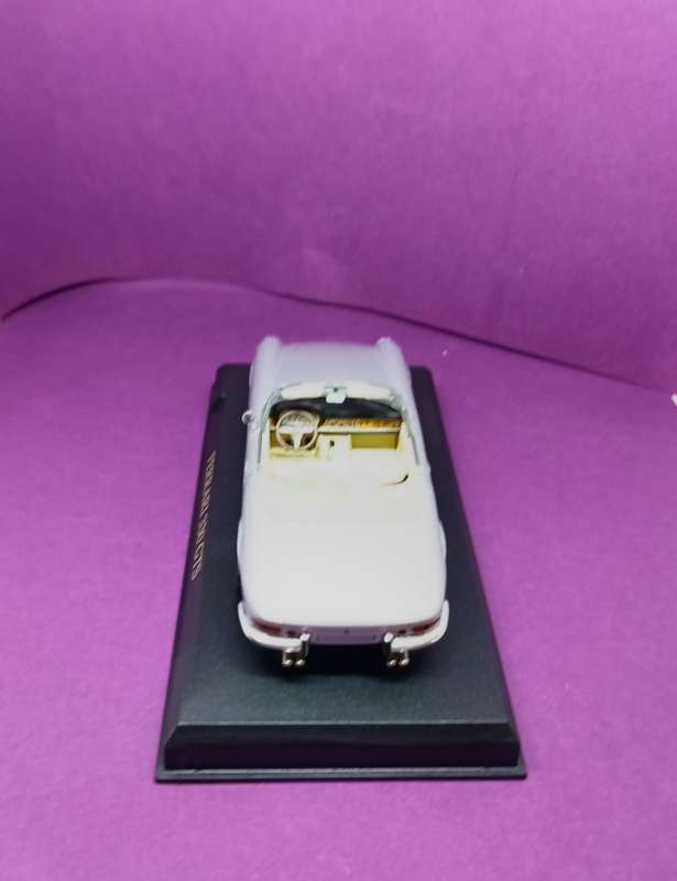 Ferrari Official Product: Ferrari330 GTS -  Die Cast Model 1:43
