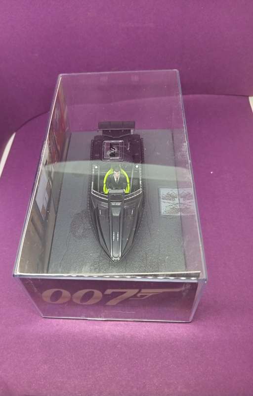 007 Q Boat - The world is not enough - scale 1/43. Sealed