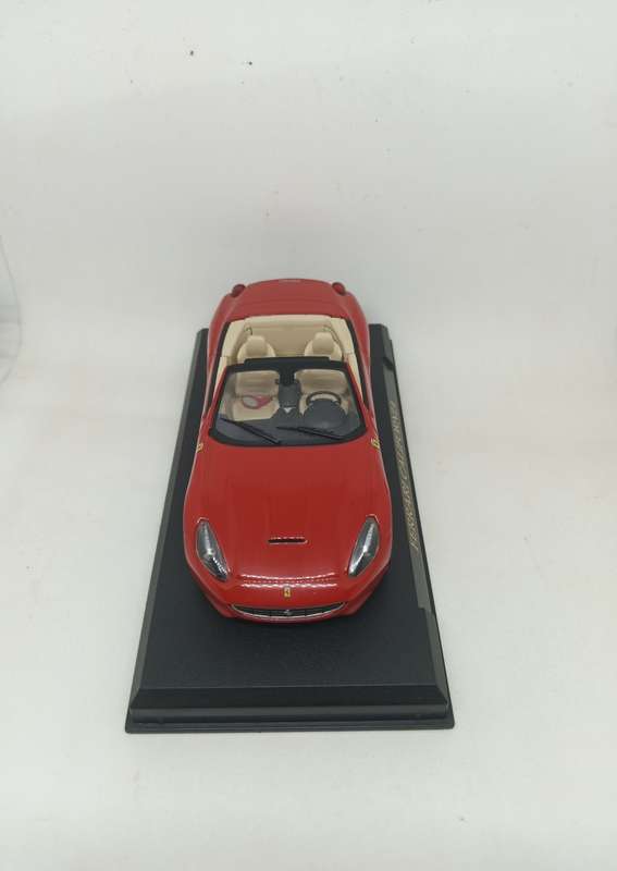 Official Ferrari California - Scale 1/43
