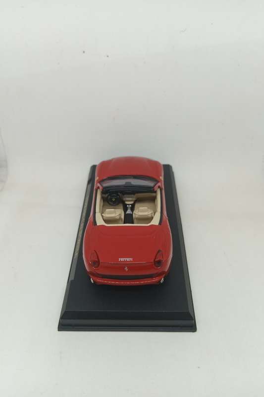 Official Ferrari California - Scale 1/43