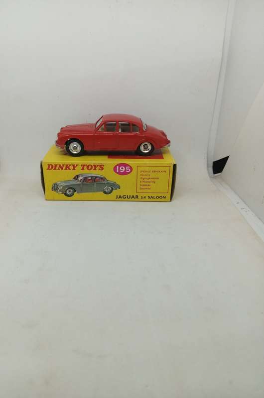 Dinky Toys - Nr 195 - Jaguar 3.4 Saloon - With Original Box - South African Issue