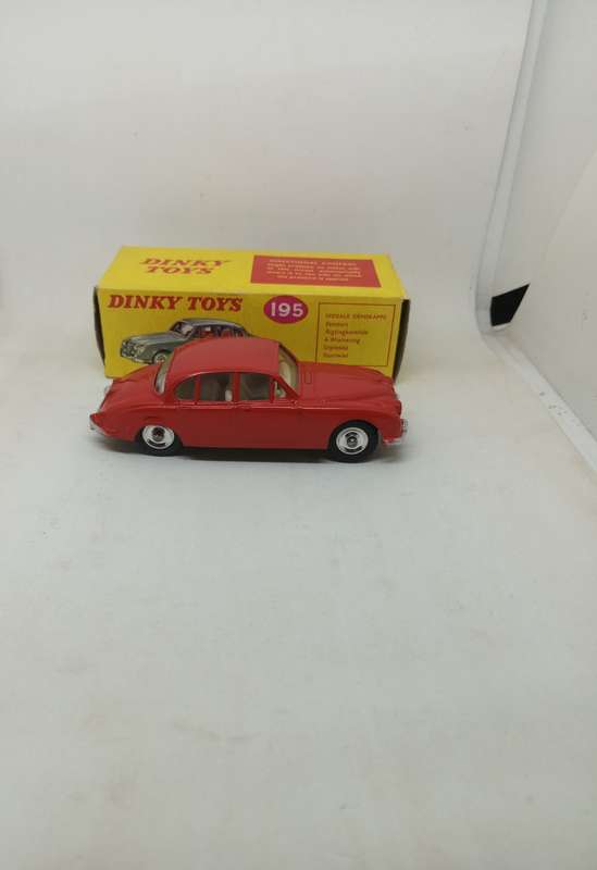Dinky Toys - Nr 195 - Jaguar 3.4 Saloon - With Original Box - South African Issue