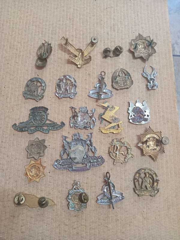 SADF Beret and shoulder Badges