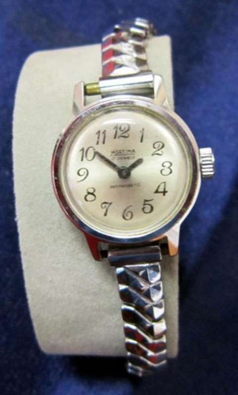 ## Mortima 17 Jewels Antimagnetic Ladies Watch - Working Needs Service ##