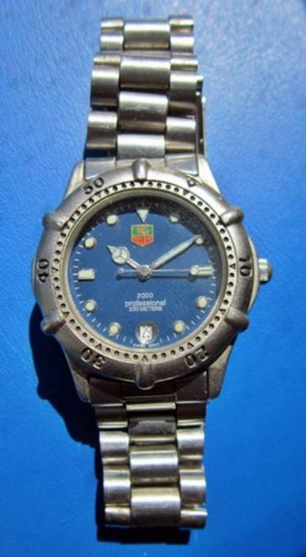 ## Tag Heuer 2000 Professional 200 Meters Mens Wrist Watch ** Working - Suspected Fake watch ##