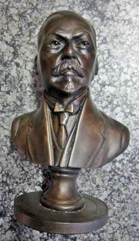 ## Bust of Louis Botha by P. Minnaar ** +/- 195mm x +/- 125mm ##
