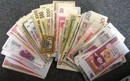 ##  Collection of 100 International Banknotes ##
