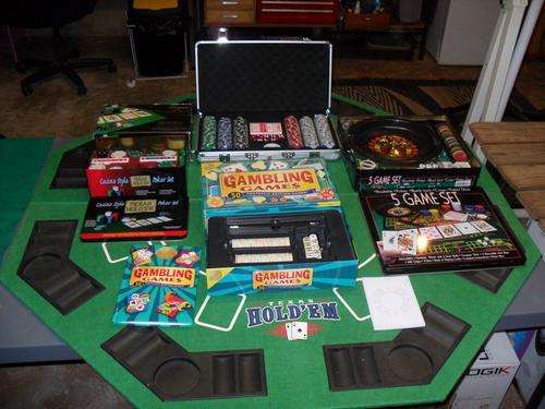 LOT OF CASINO GAMES, TABLE TOP AND MATS
