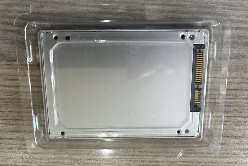 Micron 3.8TB 2.5` 3D QLC NAND SSD