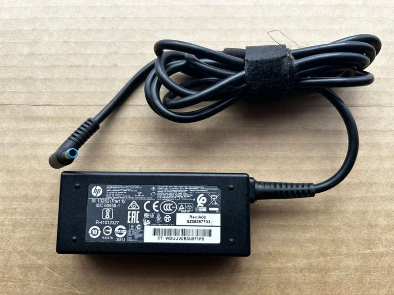 HP 45w Laptop Charger - small blue pin