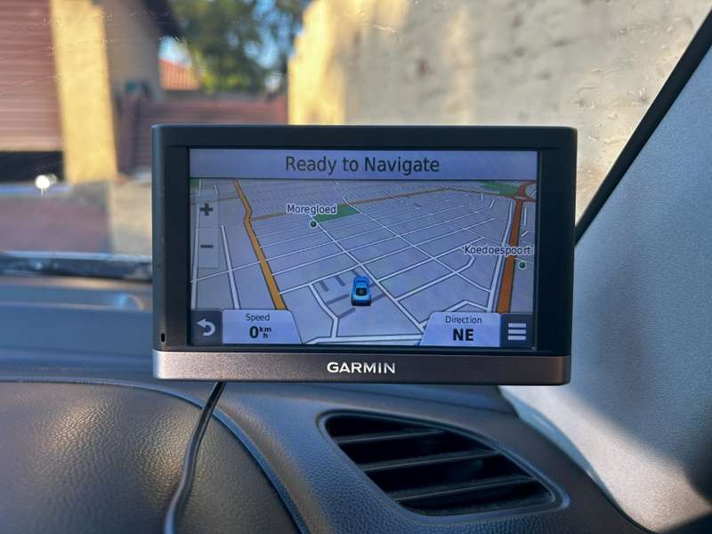 Garmin Nuvi 2597LMT *BLUETOOTH & SMARTPHONE LINK COMPATIBLE*