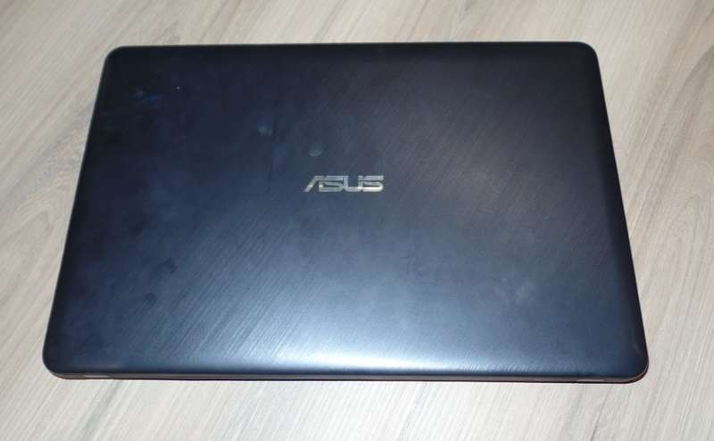 ASUS VivoBook 15 AMD A9 Radeon R5 Graphics 500GB SSD 8GB RAM Win 11 Home