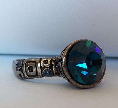 LOOK AT THIS!..... (8)THIS IS THE MOST BEAUTIFUL RING EVER - DON'T MISS THIS 1.. PLACE YOUR BID NOW