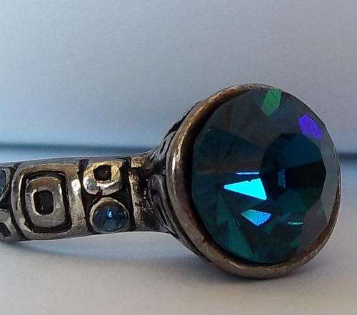 LOOK AT THIS!..... (8)THIS IS THE MOST BEAUTIFUL RING EVER - DON'T MISS THIS 1.. PLACE YOUR BID NOW